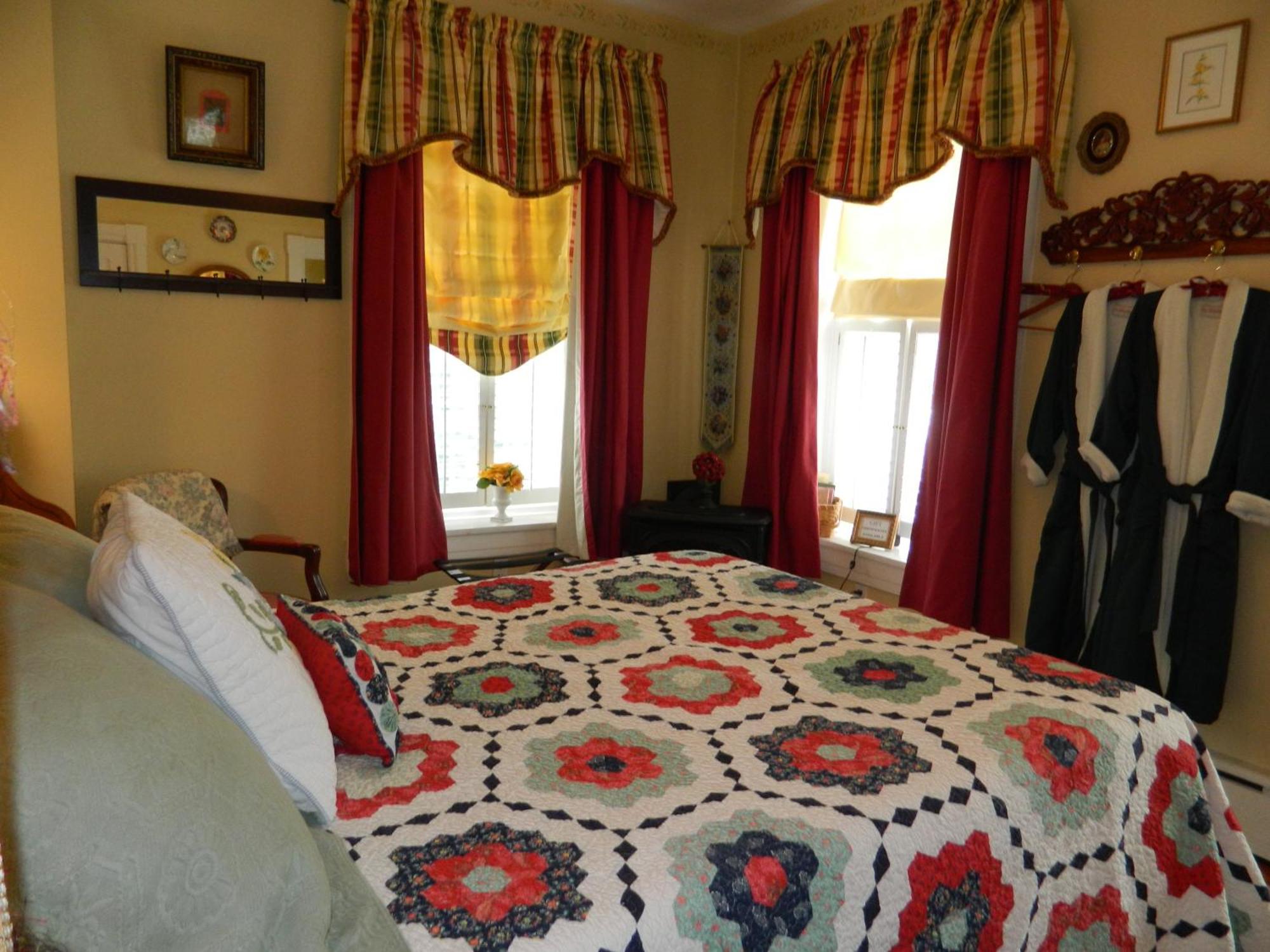 Ej Bowman House Bed & Breakfast Литиц Номер фото